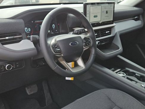 New 2025 Ford Explorer Active image 25