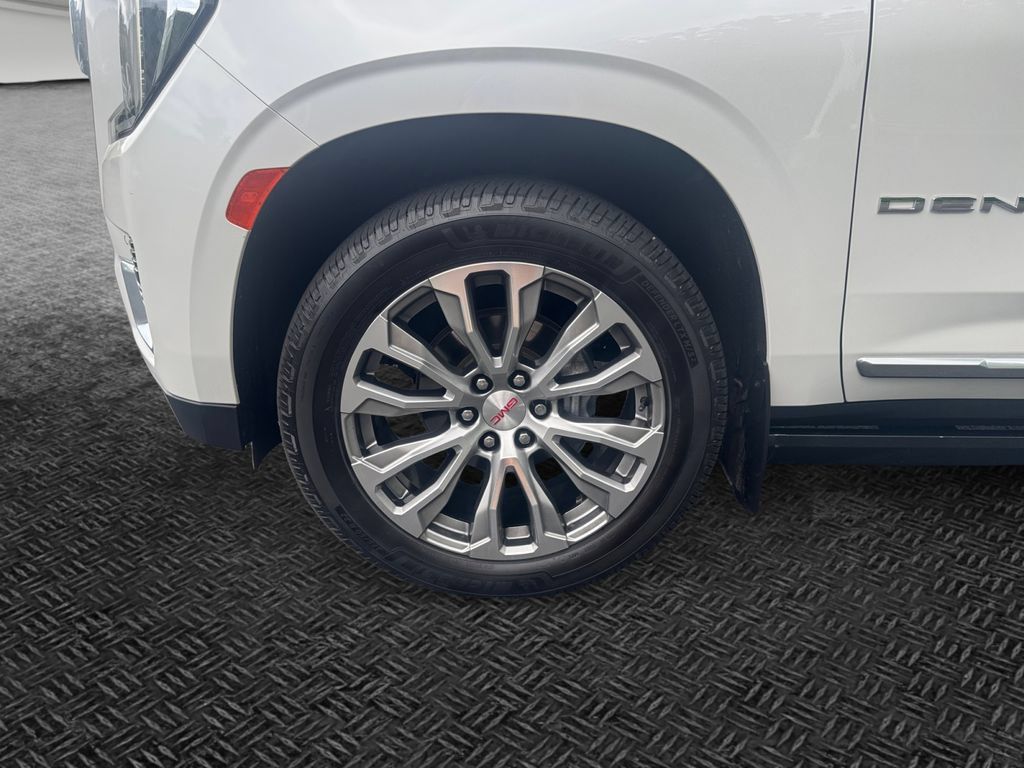 Used 2021 GMC Yukon Denali w/ Denali Premium Package AWD/4WD image 11