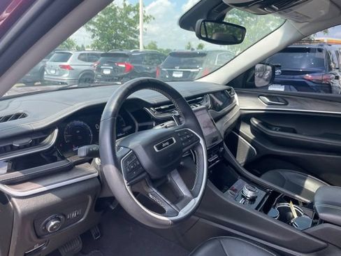 Used 2022 Jeep Grand Cherokee L Limited w/ Black Appearance Package AWD/4WD image 9