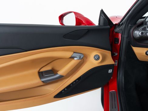 Used 2021 Ferrari F8 Tributo image 28