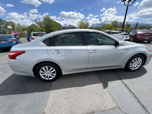 Used 2017 Nissan Altima 2.5 S w/ Power Driver Seat Package FWD image 5