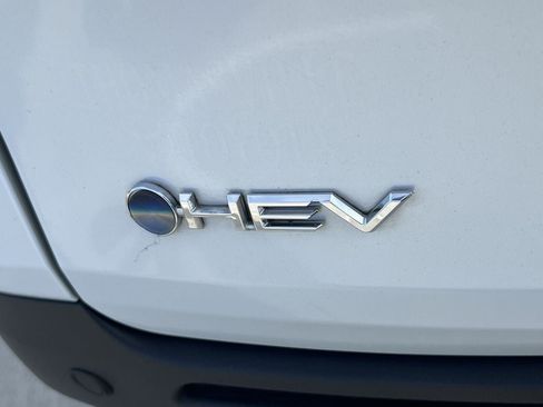 Used 2025 Toyota Sienna XLE FWD image 8