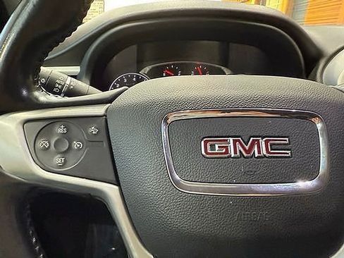 Used 2021 GMC Acadia SLT image 30