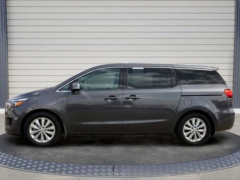 Used 2015 Kia Sedona EX FWD image 4