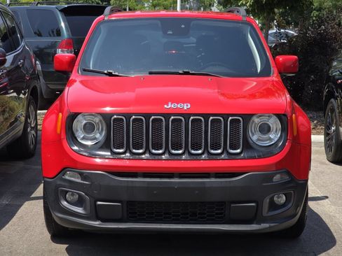 Used 2018 Jeep Renegade Latitude w/ Advanced Technology Group FWD image 3