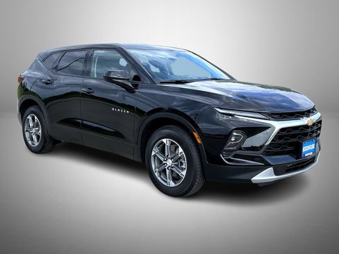 Used 2025 Chevrolet Blazer LT AWD/4WD image 3