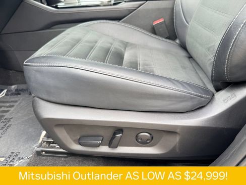 Used 2025 Mitsubishi Outlander SE FWD image 13