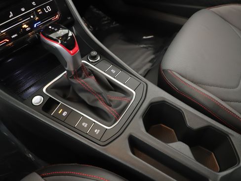 Used 2025 Volkswagen Jetta GLI Autobahn image 17