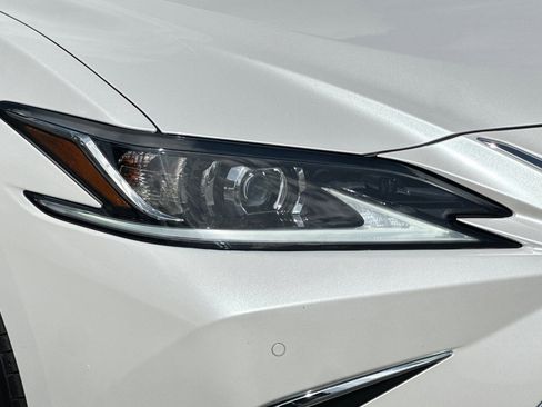 Certified 2025 Lexus ES 300h w/ Premium Package FWD image 12