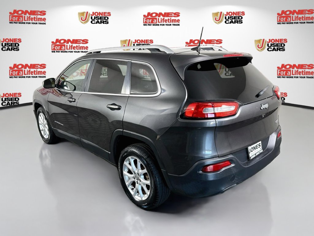 Used 2016 Jeep Cherokee Latitude w/ Comfort/Convenience Group FWD image 2