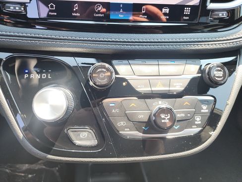 New 2026 Chrysler Pacifica Select image 5