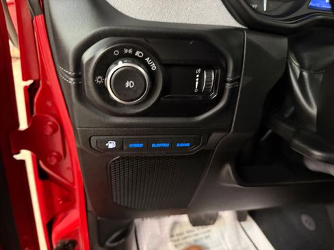 Certified 2025 Jeep Wrangler Unlimited Sahara AWD/4WD image 46