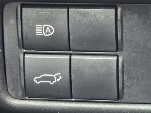 Used 2020 Toyota Highlander XLE image 15