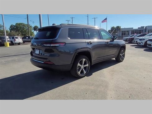 New 2025 Jeep Grand Cherokee L Limited w/ Luxury Tech Group II image 40