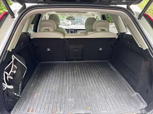 Used 2022 Volvo XC60 B5 Inscription w/ Advanced Package FWD image 7