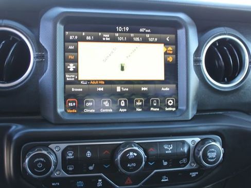 Used 2023 Jeep Wrangler Unlimited Sahara w/ Cold Weather Group AWD/4WD image 15