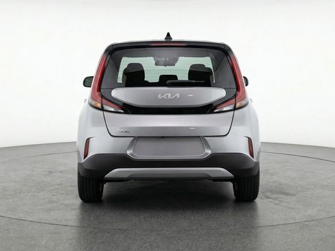 Used 2025 Kia Soul LX w/ LX Technology Package FWD image 7
