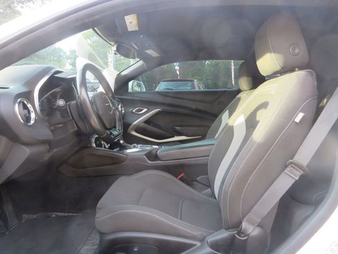 Used 2021 Chevrolet Camaro LT image 9