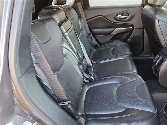 Used 2019 Jeep Cherokee Limited w/ Luxury Group AWD/4WD image 16