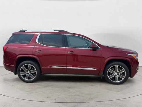 Used 2017 GMC Acadia Denali w/ Technology Package AWD/4WD image 4