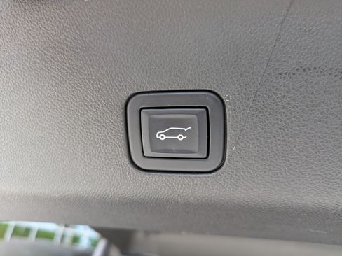 Used 2022 Chevrolet Tahoe High Country RWD image 14