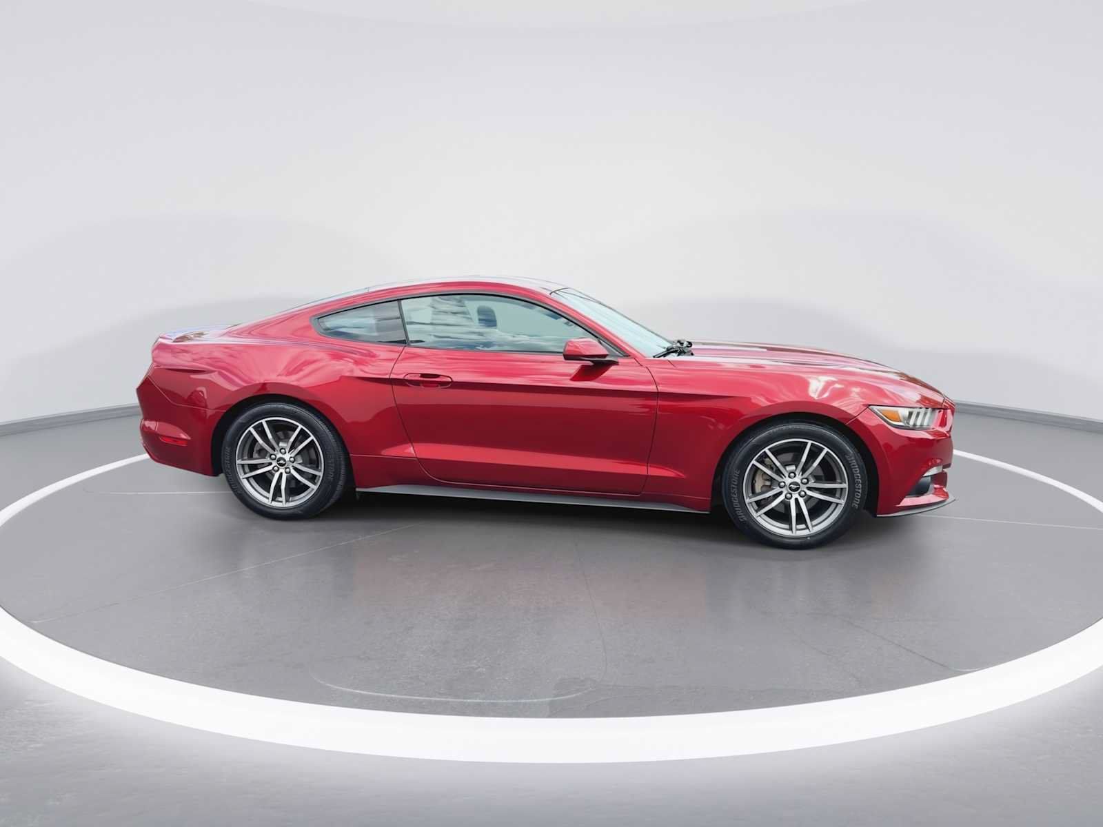 Used 2016 Ford Mustang Coupe RWD image 9