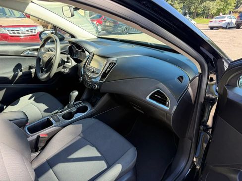 Used 2016 Chevrolet Cruze LT FWD image 19