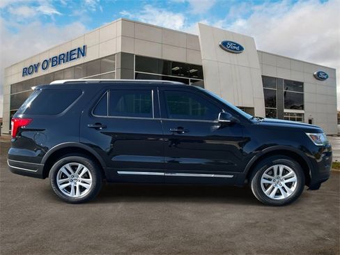 Used 2018 Ford Explorer XLT w/ Equipment Group 202A image 6