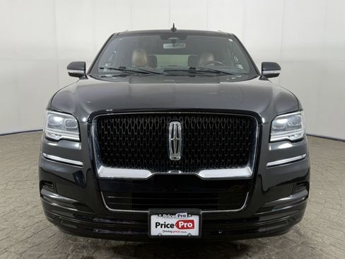 Used 2023 Lincoln Navigator Reserve AWD/4WD image 2