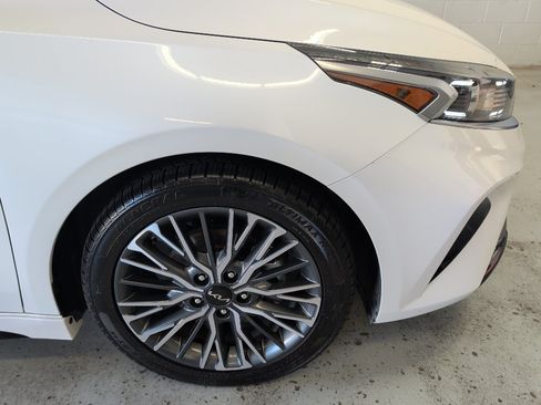 Used 2024 Kia Forte GT-Line w/ GT-Line Premium Package FWD image 3