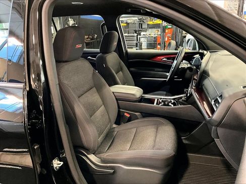 Used 2024 Chevrolet Traverse Z71 AWD/4WD image 11