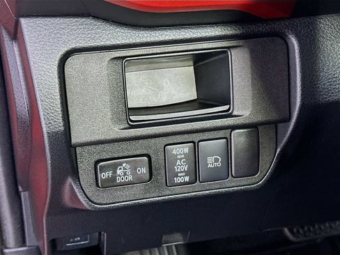 Used 2018 Toyota Tacoma TRD Sport AWD/4WD image 8