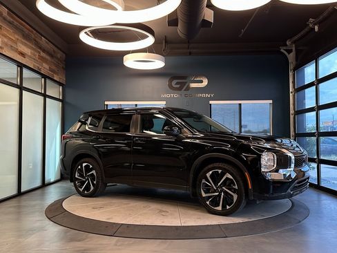 Used 2022 Mitsubishi Outlander ES image 1