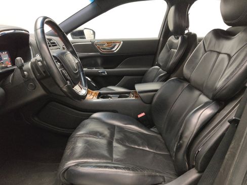 Used 2017 Lincoln Continental Select image 17