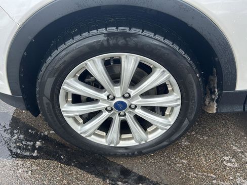 Used 2017 Ford Escape Titanium image 10