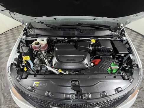 Used 2019 Chrysler Pacifica L image 25