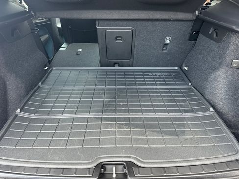 Used 2025 Volvo EX40 Ultra w/ Protection Package Premier image 18