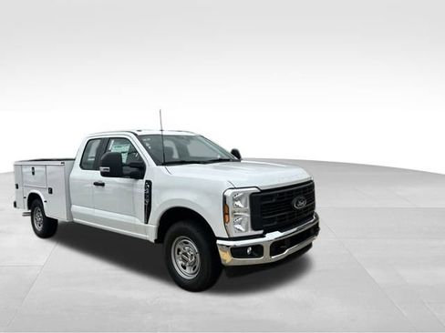 New 2025 Ford F250 XL w/ XL Chrome Package image 4