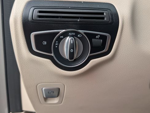 Used 2021 Mercedes-Benz GLC 300 4MATIC image 22
