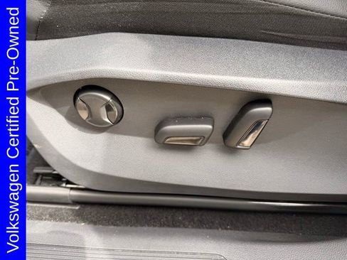 Used 2023 Volkswagen Tiguan SE w/ Panoramic Sunroof Package AWD/4WD image 12