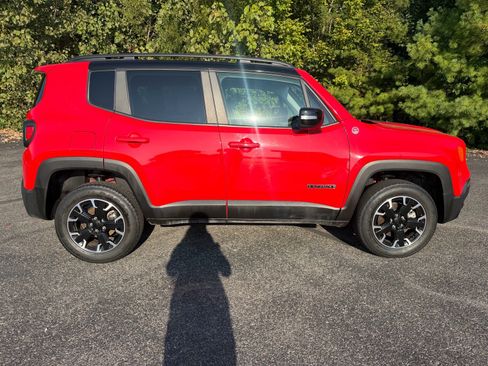 Used 2023 Jeep Renegade Trailhawk AWD/4WD image 16