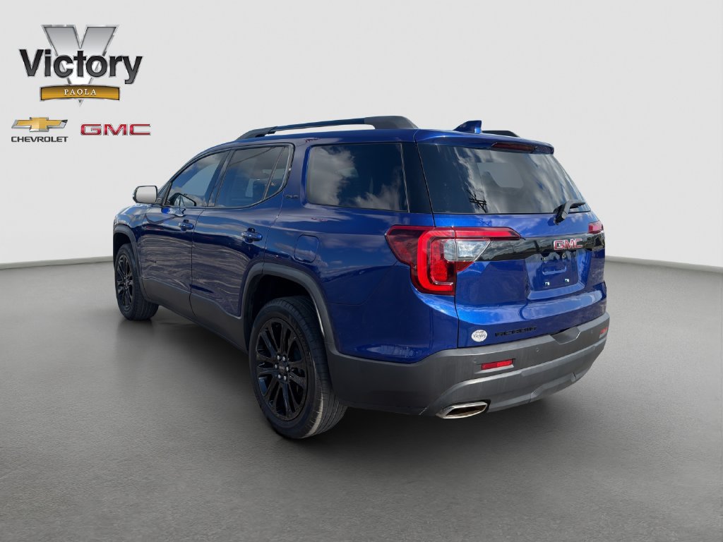 Used 2023 GMC Acadia SLE w/ Driver Convenience Package FWD image 4