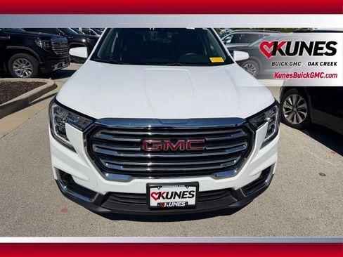 Used 2024 GMC Terrain SLT AWD/4WD image 3