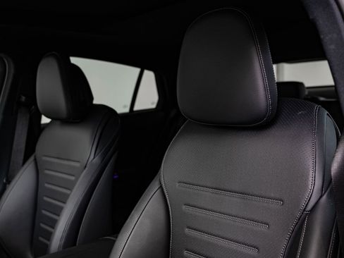 Used 2025 Mercedes-Benz GLC 300 4MATIC image 24