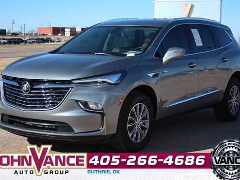 Used 2023 Buick Enclave Essence image 3