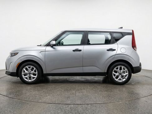 Used 2025 Kia Soul LX w/ LX Technology Package FWD image 5