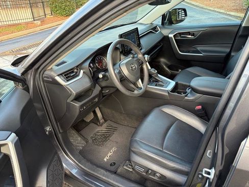 Used 2022 Toyota RAV4 XLE Premium image 27