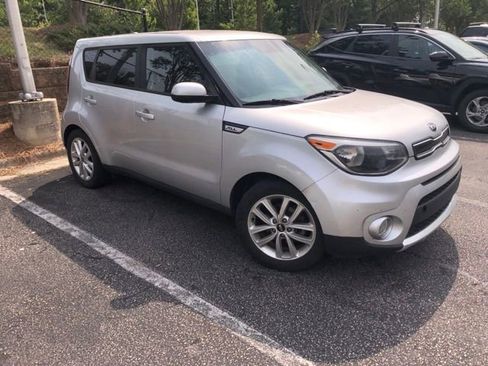 Used 2017 Kia Soul + FWD image 3