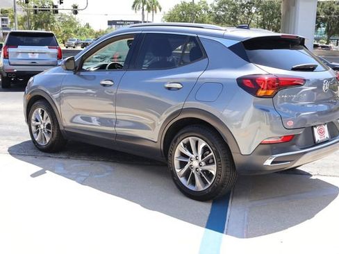 Used 2022 Buick Encore GX Essence w/ Advanced Technology Package FWD image 5