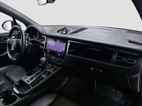Used 2022 Porsche Macan AWD/4WD image 30